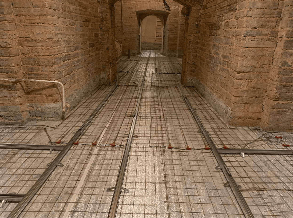 Монтаж карбоновых стержней CoreHeat на армирующей сетке